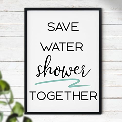 Hygge Creations Save Water Shower Together – Typografie-Druck | Badezimmer-Wandkunst | lustige Badezimmerkunst | Badezimmer-Dekor | WC-Druck nur A3 von Hygge Creations