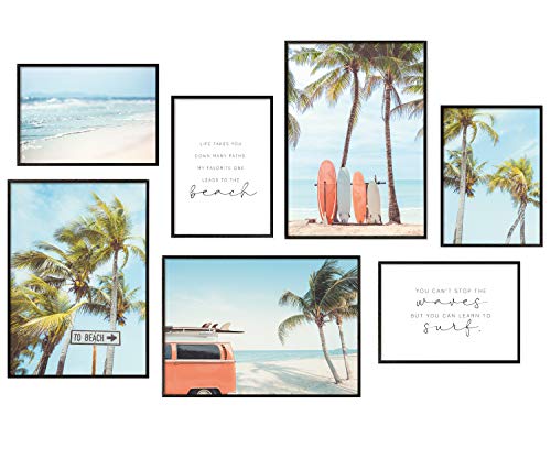 Hyggelig Home Premium Poster Set - 7 hochwertige Bilder - Surfen Meer Bus Urlaub Surfbrett Strand Palmen Wellen Surfing Deko für Wohnzimmer Schlafzimmer - mit Rahmen schwarz von Hyggelig Home