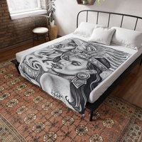 Decke - Azteken Königin Und König Krieger, Chicano Kuscheldecke, Bettdecke, Weiche Decke, Bequeme Sofadecke, Couchdecke von HzrDesigns