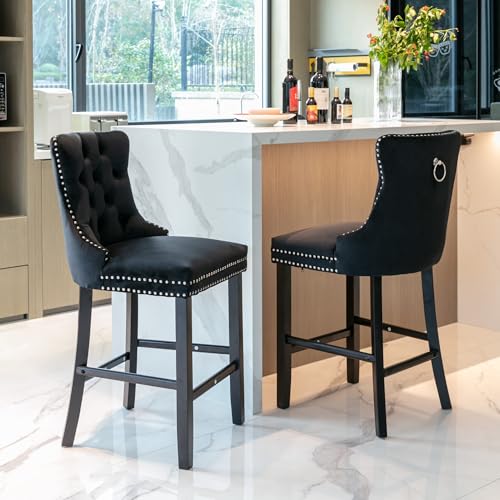 I0I&I0I Barhocker 2er Set Gepolstert mit Rückenlehne, Esszimmerstühle im Eleganten Design, Hohe Hocker mit Holzgestell und Chrom-Nieten, Bequeme Samt Barstühle für Küche und Esszimmer (Schwarz) I0I&I0I Barhocker 2er Set Gepolstert mit Rückenlehne, Esszimmerstühle im Eleganten Design, Hohe Hocker mit Holzgestell und Chrom-Nieten, Bequeme Samt Barstühle für Küche und Esszimmer (Schwarz) von I0I&I0I