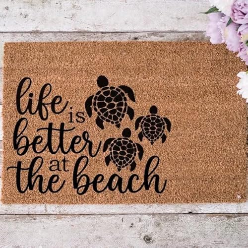 Bodenmatte „Life is Better at The Beach“, individuelle Fußmatte, Schildkrötenliebhaber, dünn, für den Innenbereich, Eingangsbereich, Heimdekoration 16"x24" von IAS Shop