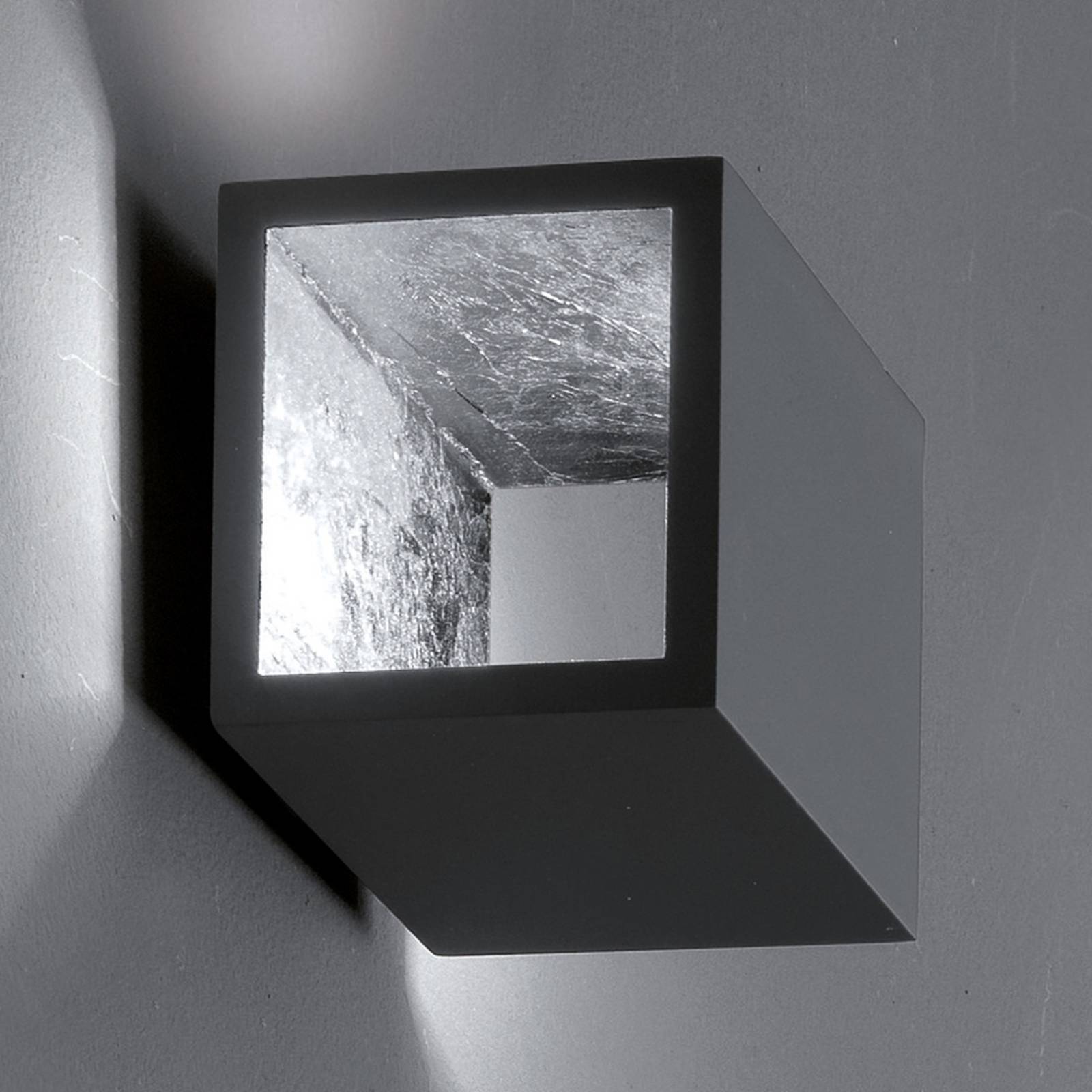 ICONE Cubò LED-Wandleuchte, 10 W, titan/silber ICONE Cubò LED-Wandleuchte, 10 W, titan/silber von ICONE