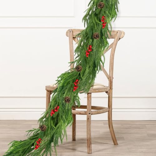 Norfolk Weihnachtsgirlande mit Beeren und Tannenzapfen, grüne künstliche Zederngirlande für Kaminsims, Tisch, Treppengeländer, Innen- und Außenbereich, 1,8 m Norfolk Weihnachtsgirlande mit Beeren und Tannenzapfen, grüne künstliche Zederngirlande für Kaminsims, Tisch, Treppengeländer, Innen- und Außenbereich, 1,8 m von ICX