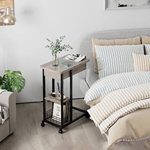 IDEALHOUSE C-förmiger Beistelltisch mit Ladestation, Grauer klappbarer Sofatisch mit USB-Anschlüssen und Steckdosen, schmaler Beistelltisch mit 3 Ablagen für Wohnzimmer, Schlafzimmer IDEALHOUSE C-förmiger Beistelltisch mit Ladestation, Grauer klappbarer Sofatisch mit USB-Anschlüssen und Steckdosen, schmaler Beistelltisch mit 3 Ablagen für Wohnzimmer, Schlafzimmer von IDEALHOUSE