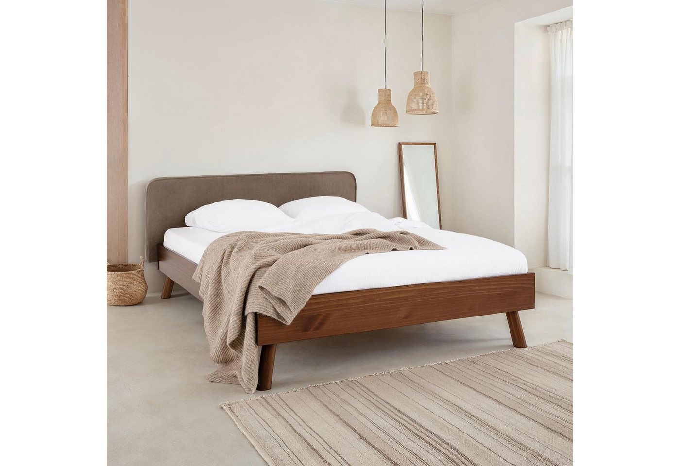IDIMEX Futonbett NOVARE, Bettgestell mit Lattenrost und Kopfteil aus Massivholz kastanie/greige von IDIMEX