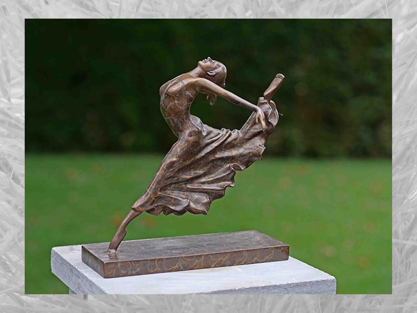 IDYL Dekofigur IDYL Bronze-Skulptur Ballerina, Bronze – sehr robust – Langlebig – witterungsbeständig gegen Frost, Regen und UV-Strahlung. Die Modelle werden in Wachsausschmelzverfahren in Bronze gegossen und von Hand patiniert. von IDYL