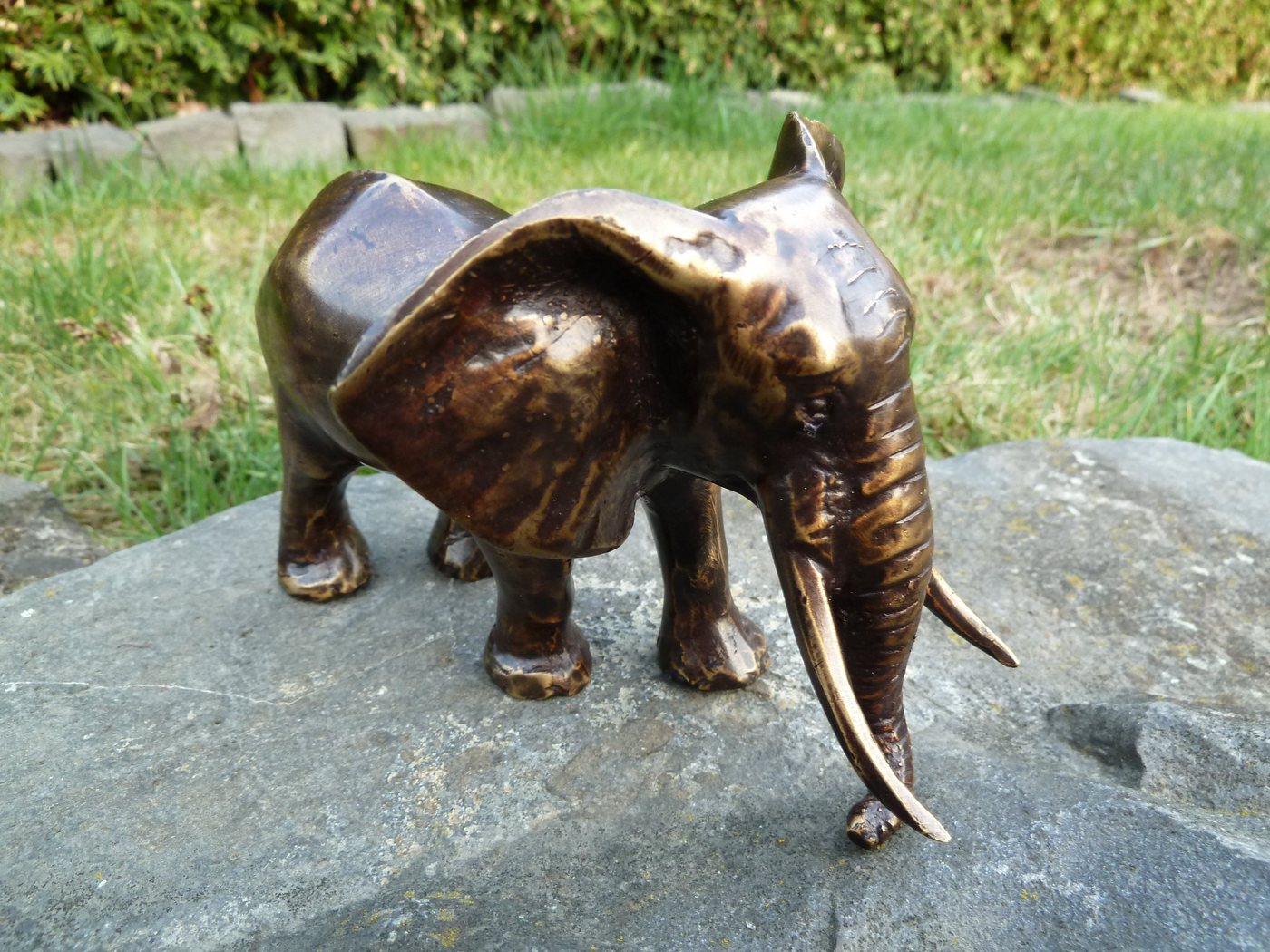 IDYL Dekofigur IDYL Bronze-Skulptur Elefant Rüssel unten von IDYL