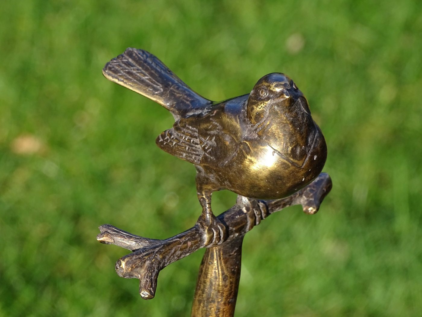 IDYL Dekofigur IDYL Bronze-Skulptur Spatz auf einem Ast sitzend von IDYL