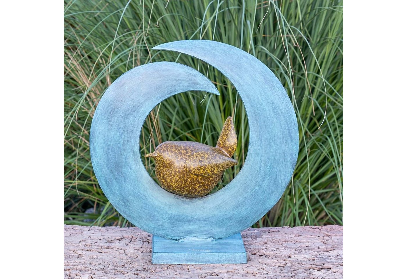 IDYL Dekofigur IDYL Bronze-Skulptur Vogel im Kreis, Bronze – sehr robust – Langlebig – witterungsbeständig gegen Frost, Regen und UV-Strahlung. Die Modelle werden in Wachsausschmelzverfahren in Bronze gegossen und von Hand patiniert. von IDYL