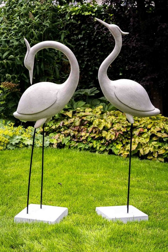 IDYL Dekofigur IDYL Moderne Skulptur Figur Sandsteinguss Flamingo Paar" mit Metall, Diese Figuren fallen auf durch ihre Schlichtheit und Eleganz. Die dezent strukturierte und matte Oberfläche mit weichen Erscheinungsbild prägen den Charakter dieser Statuen." von IDYL