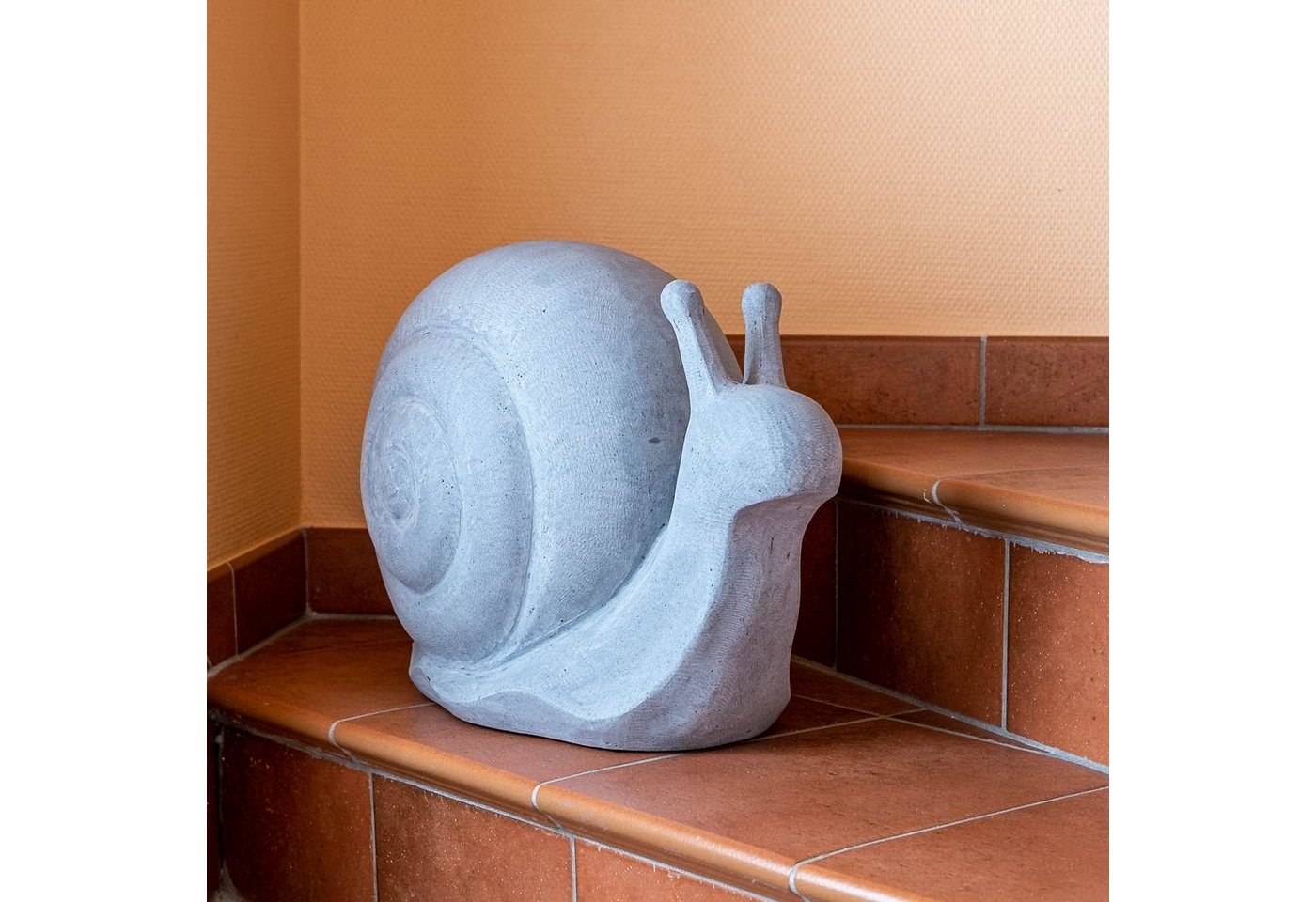 IDYL Dekofigur IDYL Moderne Skulptur Figur Sandsteinguss Schnecke", Moderne Figur "Schnecke" . Durch die Schlichtheit ein besonders gelungenes Dekorationsstück für den Wohnbereich. Dezent strukturierte und matte Oberfläche mit einem weichen Erscheinungsbild prägen den Charakter dieser Sandsteinfigur." von IDYL