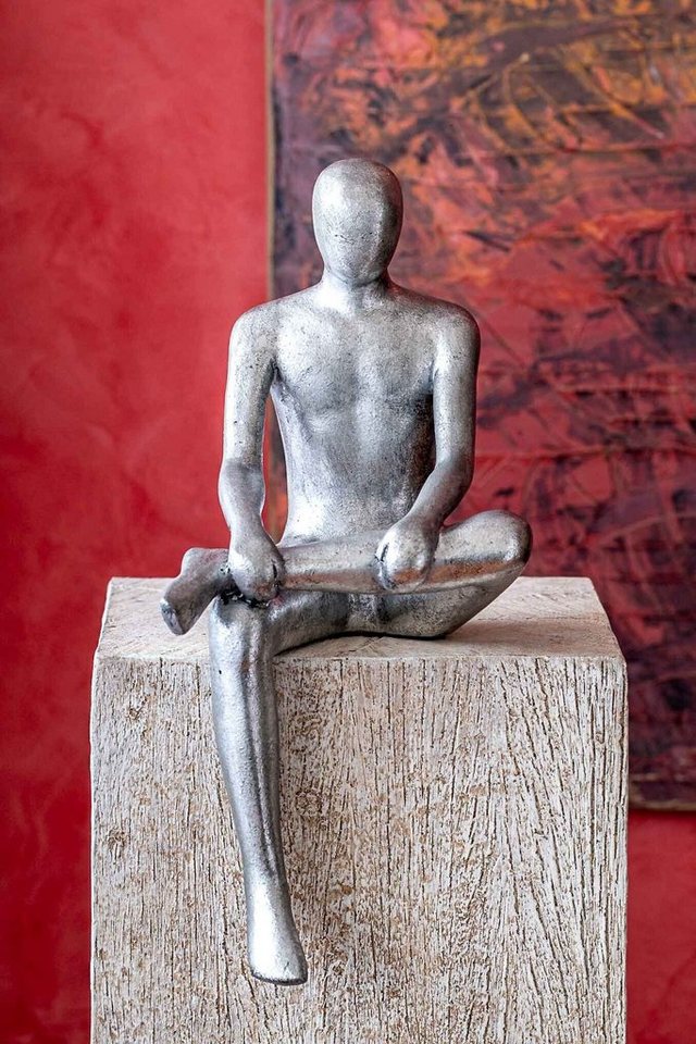 IDYL Dekofigur IDYL Moderne Skulptur Figur Sandsteinguss Sitting Man", Diese Figuren fallen auf durch ihre Schlichtheit und Eleganz. Die dezent strukturierte und matte Oberfläche mit weichen Erscheinungsbild prägen den Charakter dieser Statuen." von IDYL