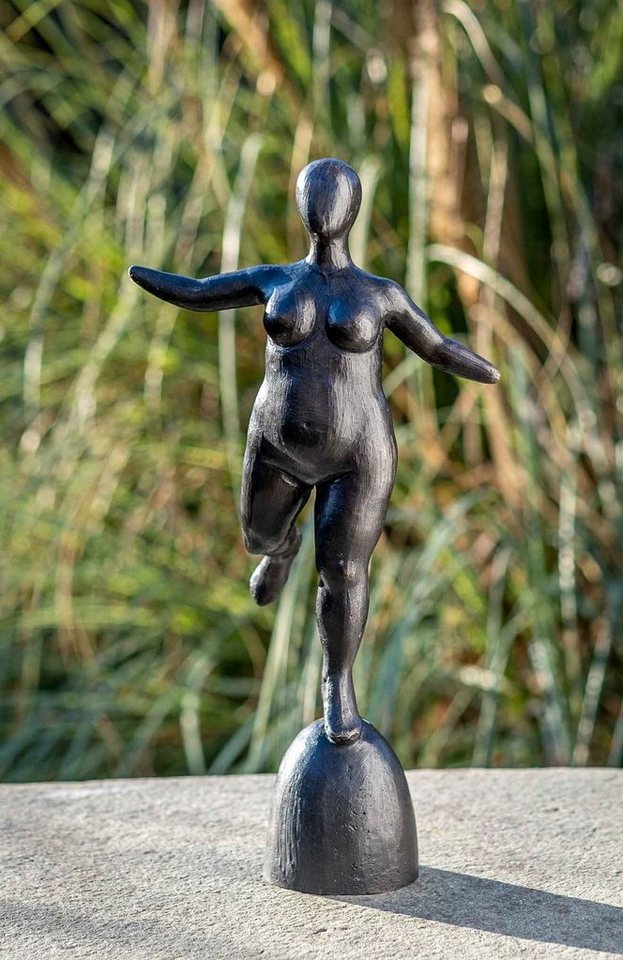 IDYL Gartenfigur IDYL Bronze Skulptur Dicke nackte Frau, Bronze – sehr robust – Langlebig – witterungsbeständig gegen Frost, Regen und UV-Strahlung. Die Modelle werden in Wachsausschmelzverfahren in Bronze gegossen und von Hand patiniert. von IDYL