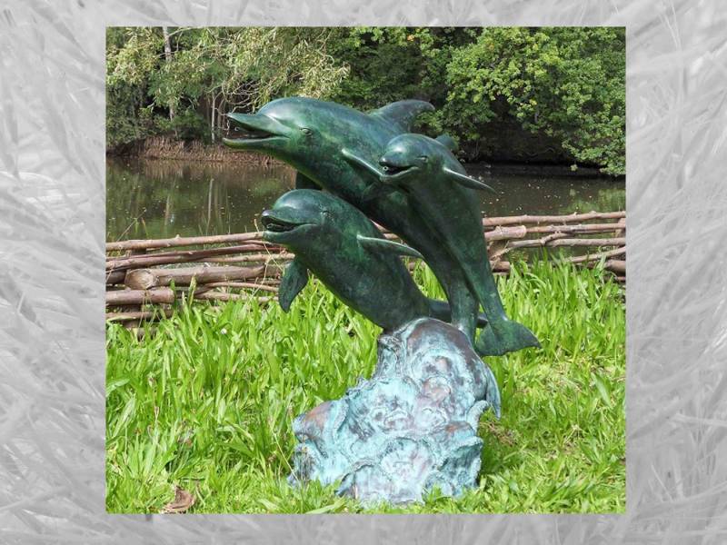 IDYL Gartenfigur IDYL Bronze-Skulptur Drei Delphine Brunnen wasserspeiend, Bronze von IDYL