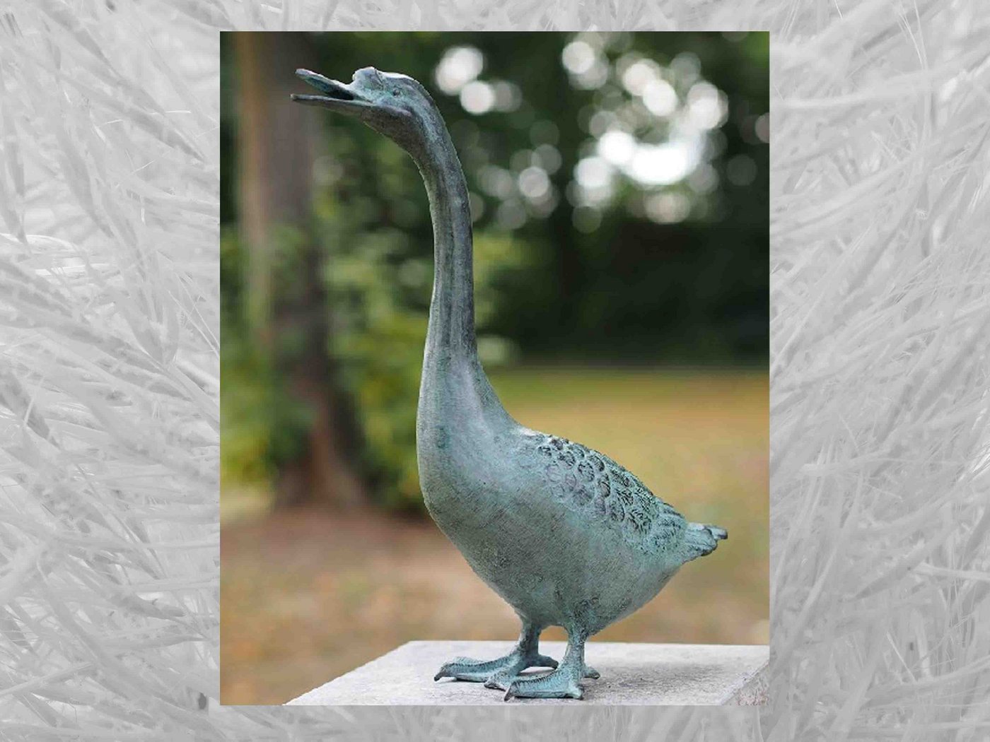 IDYL Gartenfigur IDYL Bronze-Skulptur Gans 38 cm, Bronze – sehr robust – Langlebig – witterungsbeständig gegen Frost, Regen und UV-Strahlung. Die Modelle werden in Wachsausschmelzverfahren in Bronze gegossen und von Hand patiniert. von IDYL