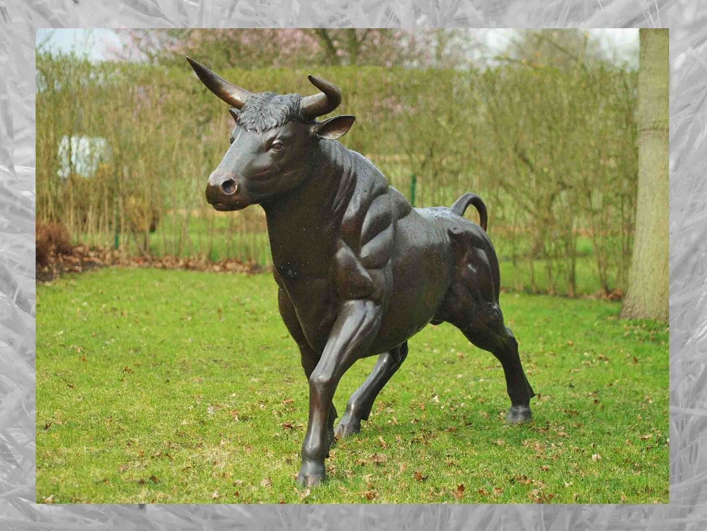 IDYL Gartenfigur IDYL Bronze-Skulptur Großer Stier laufend, Bronze von IDYL