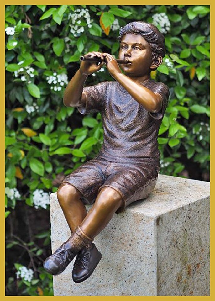 IDYL Gartenfigur IDYL Bronze-Skulptur Junge mit Flöte, Bronze von IDYL
