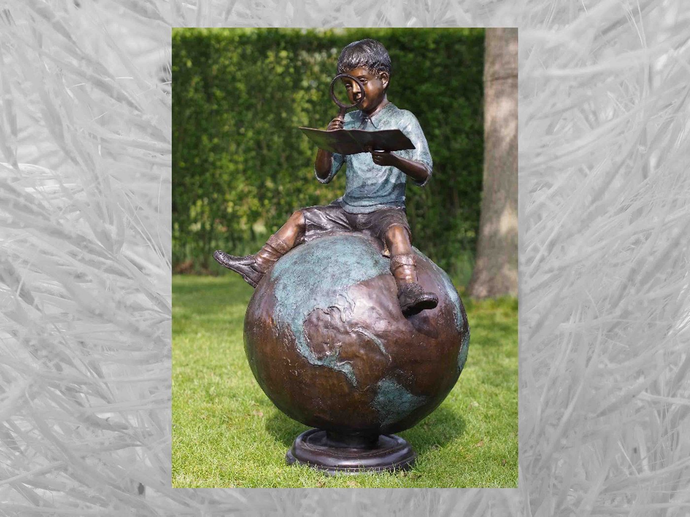 IDYL Gartenfigur IDYL Bronze-Skulptur Junge sitzend auf Globus, Bronze von IDYL