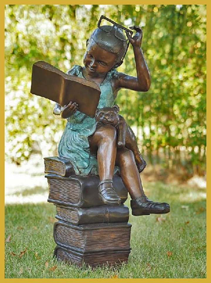 IDYL Gartenfigur IDYL Bronze-Skulptur Lesendes Mädchen mit Brille, Bronze von IDYL