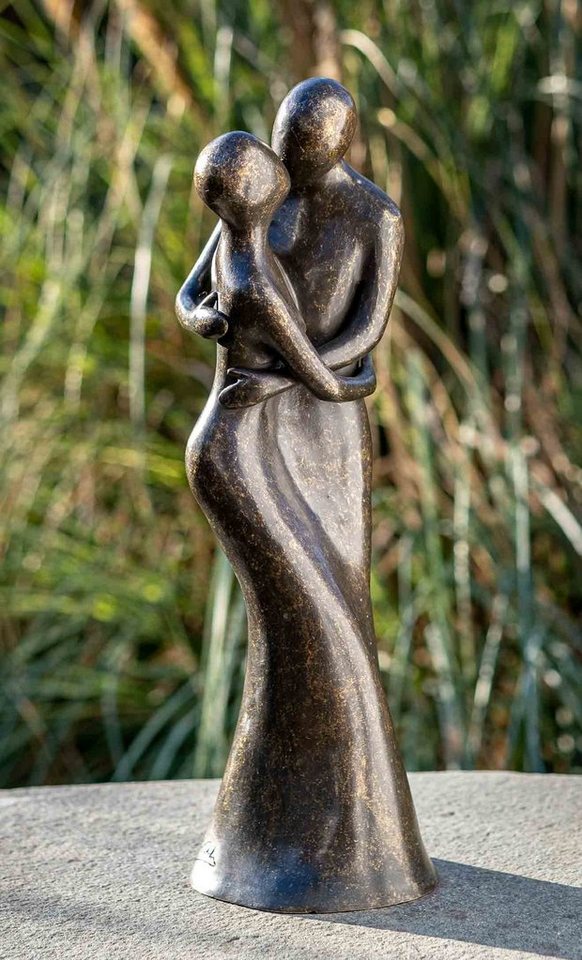 IDYL Gartenfigur IDYL Bronze-Skulptur Liebendes Paar, Bronze – sehr robust – Langlebig – witterungsbeständig gegen Frost, Regen und UV-Strahlung. Die Modelle werden in Wachsausschmelzverfahren in Bronze gegossen und von Hand patiniert. von IDYL