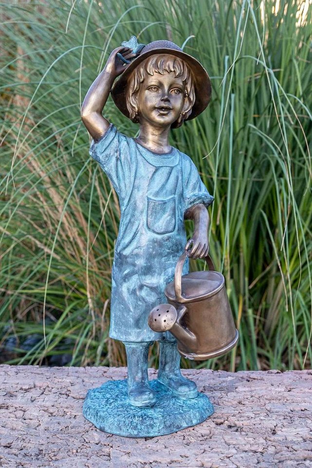 IDYL Gartenfigur IDYL Bronze-Skulptur Mädchen mit Gießkanne, Bronze – sehr robust – Langlebig – witterungsbeständig gegen Frost, Regen und UV-Strahlung. Die Modelle werden in Wachsausschmelzverfahren in Bronze gegossen und von Hand patiniert. von IDYL