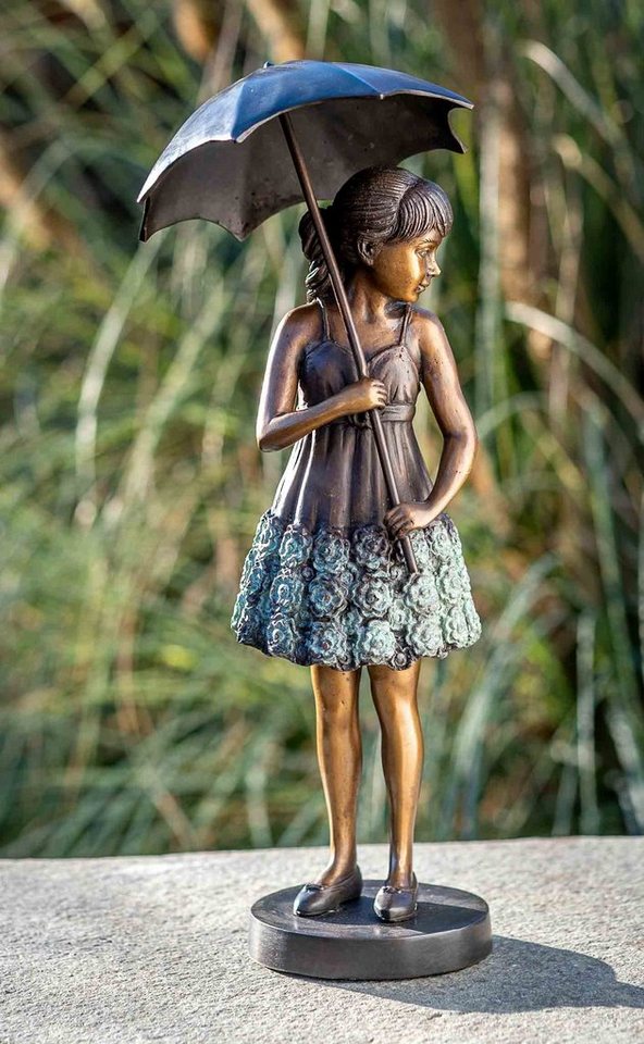 IDYL Gartenfigur IDYL Bronze-Skulptur Mädchen mit Regenschirm, Bronze – sehr robust – Langlebig – witterungsbeständig gegen Frost, Regen und UV-Strahlung. Die Modelle werden in Wachsausschmelzverfahren in Bronze gegossen und von Hand patiniert. von IDYL