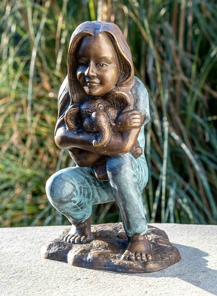 IDYL Gartenfigur IDYL Bronze-Skulptur Mädchen mit einer Elefantenpuppe, Bronze – sehr robust – Langlebig – witterungsbeständig gegen Frost, Regen und UV-Strahlung. Die Modelle werden in Wachsausschmelzverfahren in Bronze gegossen und von Hand patiniert. IDYL Gartenfigur IDYL Bronze-Skulptur Mädchen mit einer Elefantenpuppe, Bronze – sehr robust – Langlebig – witterungsbeständig gegen Frost, Regen und UV-Strahlung. Die Modelle werden in Wachsausschmelzverfahren in Bronze gegossen und von Hand patiniert. von IDYL