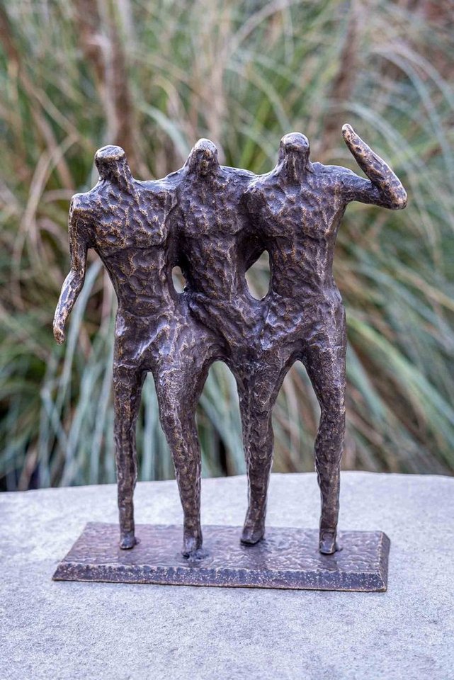 IDYL Gartenfigur IDYL Bronze-Skulptur Moderne Drei Mann Skulptur, Bronze – sehr robust – Langlebig – witterungsbeständig gegen Frost, Regen und UV-Strahlung. Die Modelle werden in Wachsausschmelzverfahren in Bronze gegossen und von Hand patiniert. von IDYL