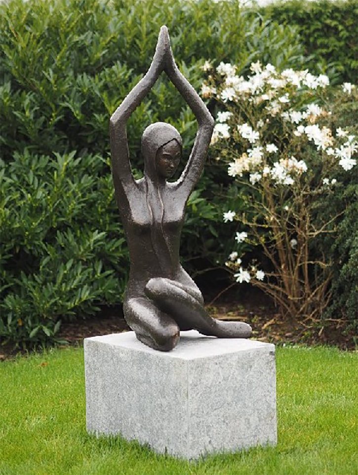IDYL Gartenfigur IDYL Bronze-Skulptur Moderne Frau, Bronze – sehr robust – Langlebig – witterungsbeständig gegen Frost, Regen und UV-Strahlung. Die Modelle werden in Wachsausschmelzverfahren in Bronze gegossen und von Hand patiniert. von IDYL