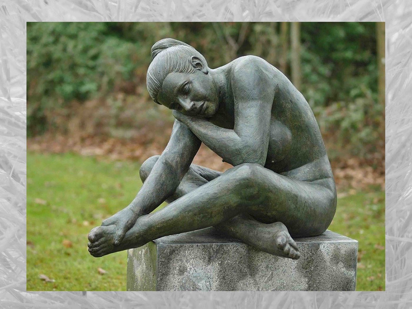 IDYL Gartenfigur IDYL Bronze-Skulptur Nackte Frau schlafend, Bronze von IDYL