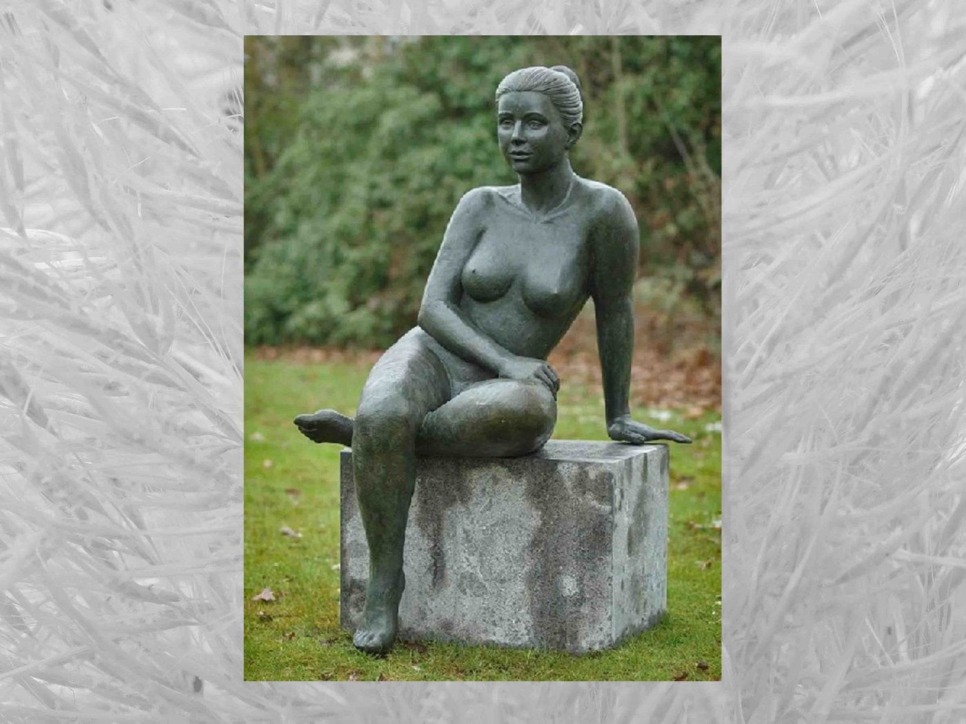 IDYL Gartenfigur IDYL Bronze-Skulptur Nackte Frau sitzend, Bronze – sehr robust – Langlebig – witterungsbeständig gegen Frost, Regen und UV-Strahlung. Die Modelle werden in Wachsausschmelzverfahren in Bronze gegossen und von Hand patiniert. von IDYL