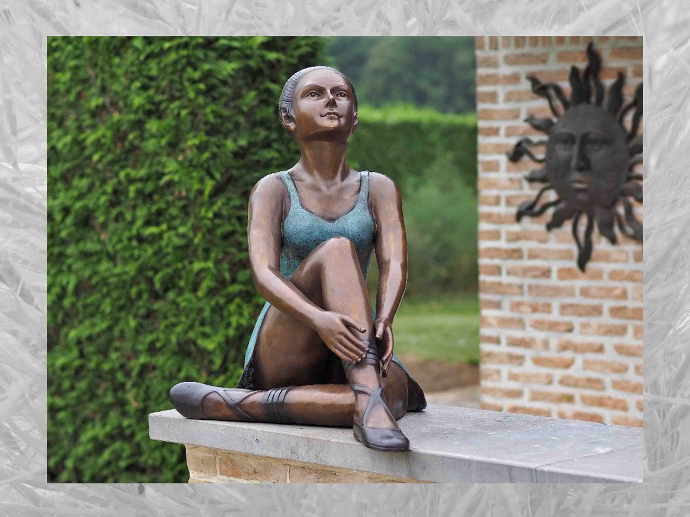 IDYL Gartenfigur IDYL Bronze-Skulptur Sitzende Ballerina, Bronze von IDYL