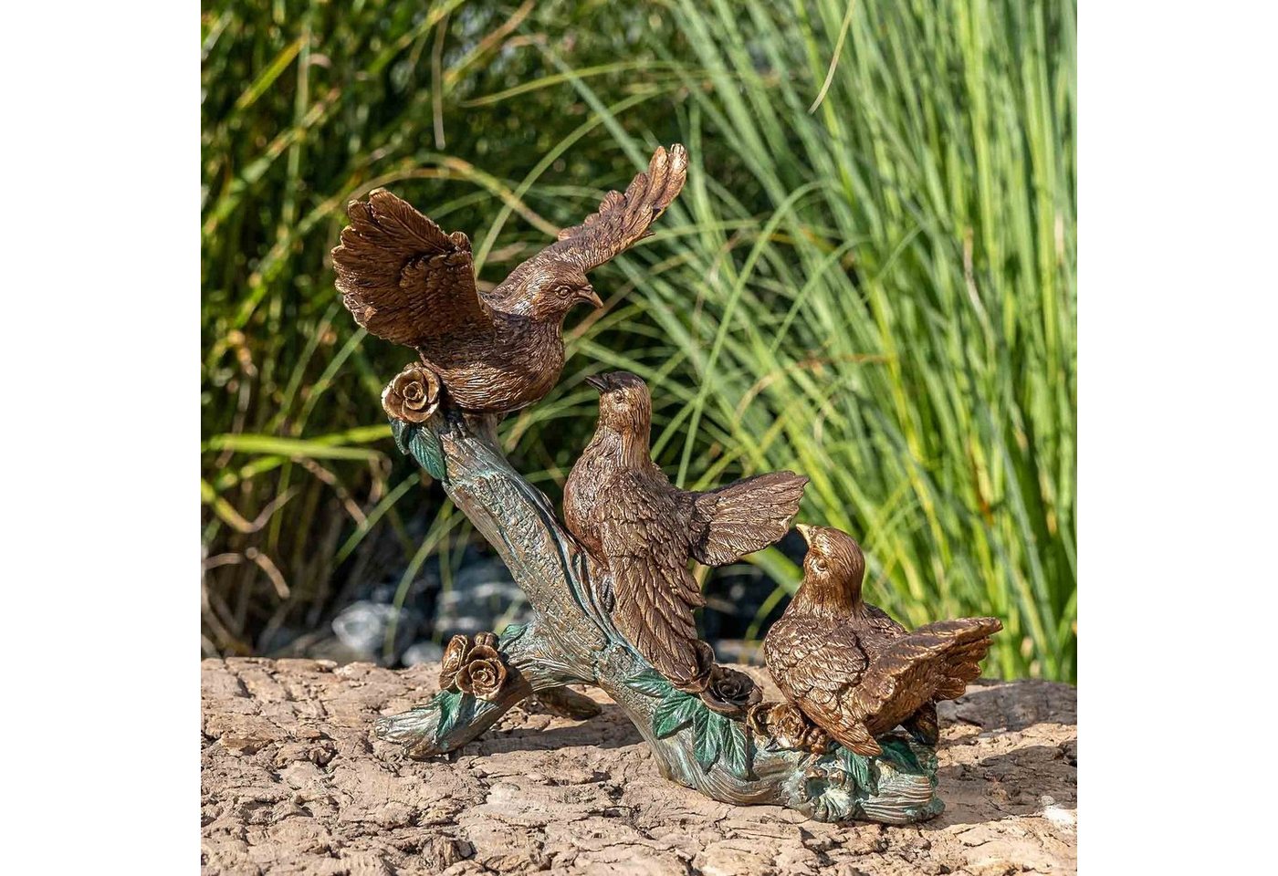 IDYL Gartenfigur IDYL Bronze-Skulptur Vogel auf Ast, Bronze – sehr robust – Langlebig – witterungsbeständig gegen Frost, Regen und UV-Strahlung. Die Modelle werden in Wachsausschmelzverfahren in Bronze gegossen und von Hand patiniert. von IDYL