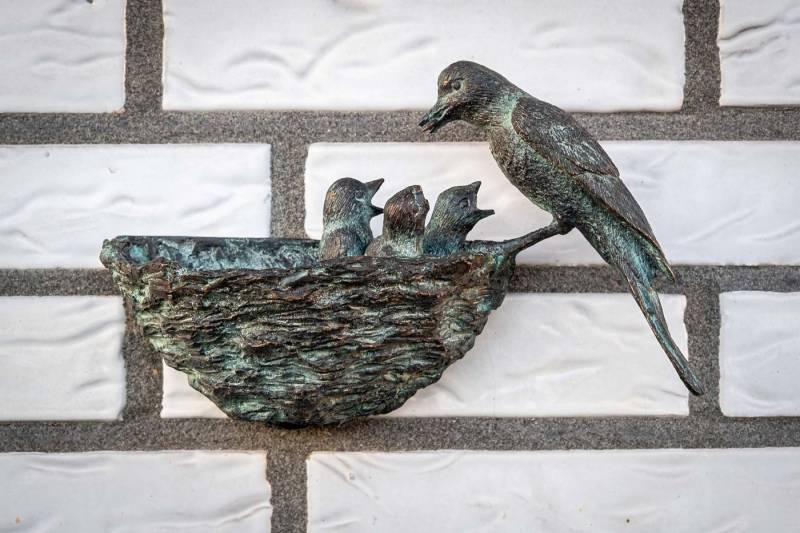 IDYL Gartenfigur IDYL Bronze-Skulptur Vogelnest, Bronze – sehr robust – Langlebig – witterungsbeständig gegen Frost, Regen und UV-Strahlung. Die Modelle werden in Wachsausschmelzverfahren in Bronze gegossen und von Hand patiniert. IDYL Gartenfigur IDYL Bronze-Skulptur Vogelnest, Bronze – sehr robust – Langlebig – witterungsbeständig gegen Frost, Regen und UV-Strahlung. Die Modelle werden in Wachsausschmelzverfahren in Bronze gegossen und von Hand patiniert. von IDYL