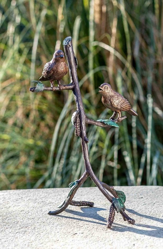 IDYL Gartenfigur IDYL Bronze-Skulptur Zwei Vögel auf Ast, Bronze – sehr robust – Langlebig – witterungsbeständig gegen Frost, Regen und UV-Strahlung. Die Modelle werden in Wachsausschmelzverfahren in Bronze gegossen und von Hand patiniert. von IDYL