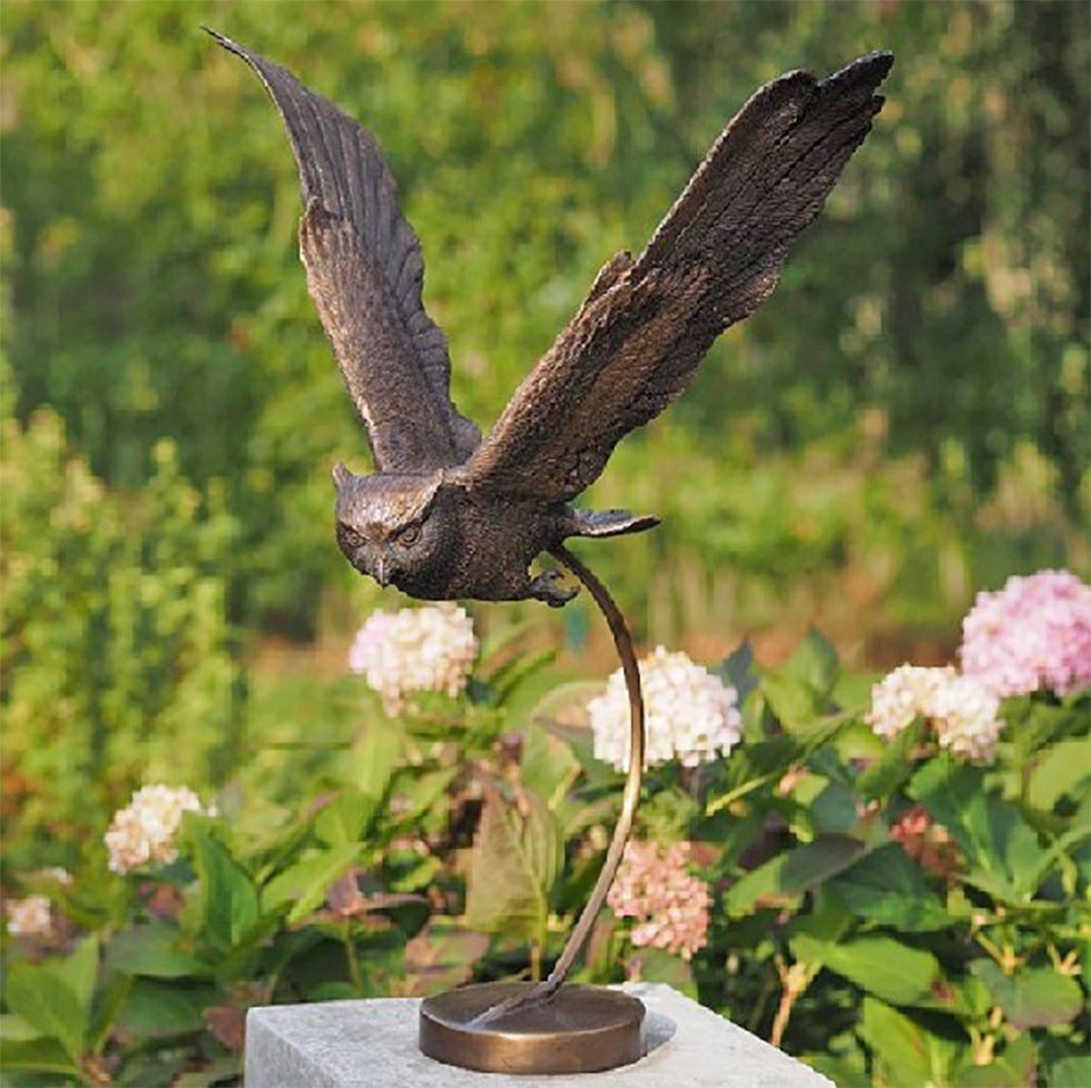 IDYL Gartenfigur IDYL Bronze-Skulptur fliegende Eule, Bronze von IDYL