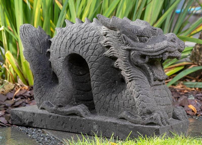 IDYL Gartenfigur IDYL Lava-Stein Tierfigur China Drache", Lavastein – ein Naturprodukt mit leichten Einschüssen – witterungsbeständig gegen Frost, Regen und UV-Strahlung." von IDYL