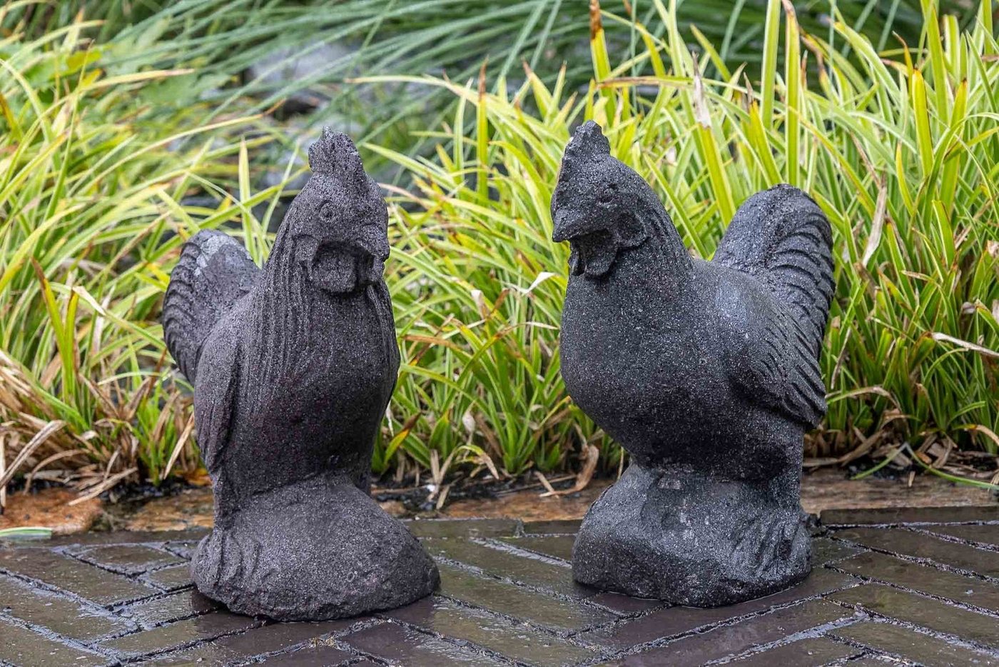 IDYL Gartenfigur IDYL Lavastein Figur Huhn, Lavastein– ein Naturprodukt – sehr robust – witterungsbeständig gegen Frost, Regen und UV-Strahlung. von IDYL