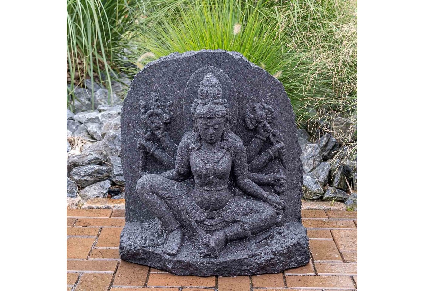 IDYL Gartenfigur Lavastein Götter-Skulptur Shiva, (1 St), Lavastein – ein Naturprodukt mit leichten Einschüssen – wetterfest und frostsicher – Reine Handarbeit – kein industrielles Produkt aus Steinguss. von IDYL