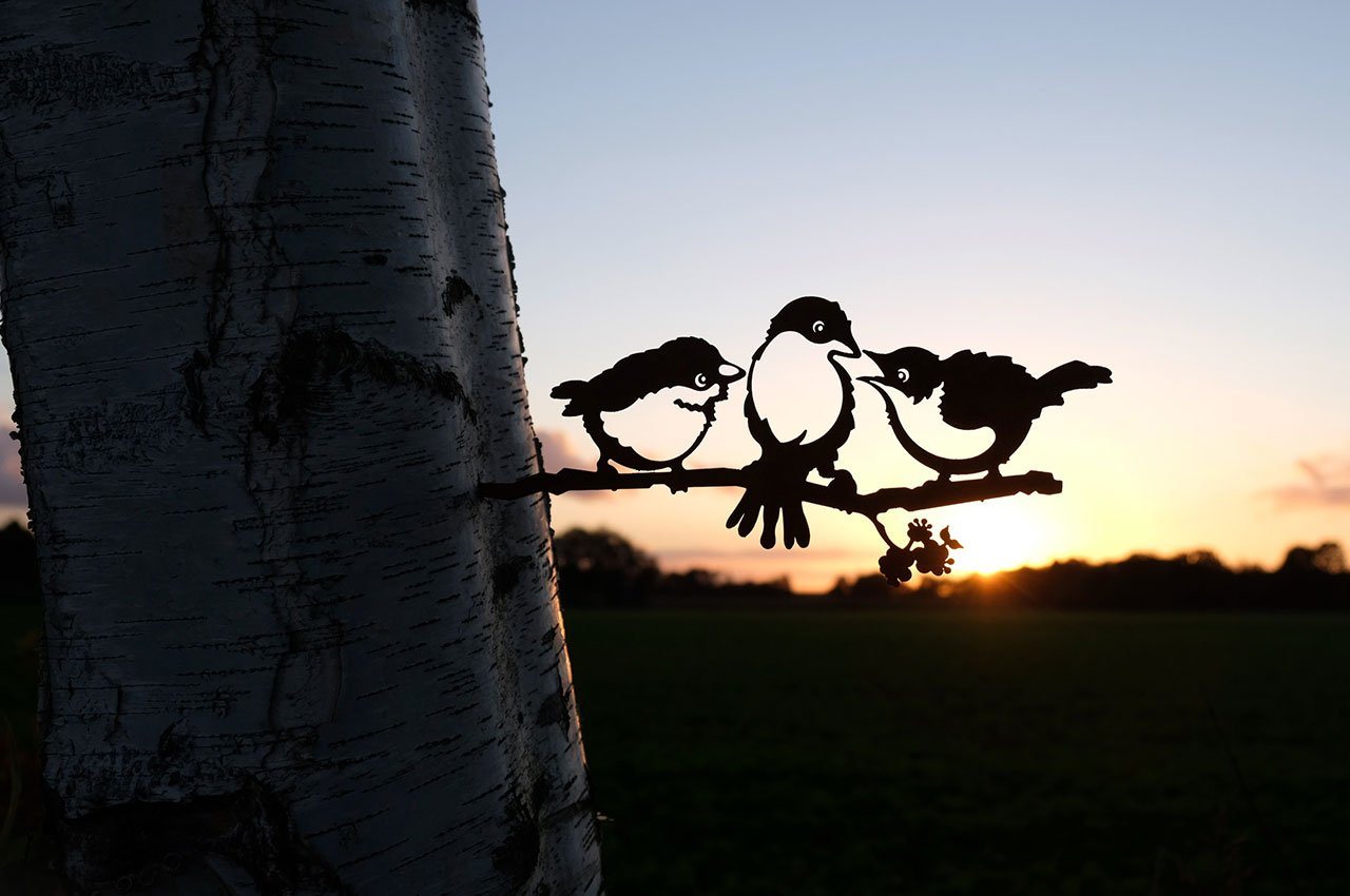 ILLUMINO Gartenfigur Baumstecker Dekostecker Glücksvogel Küken Trio Rost Naturrost Vogel Deko für den Garten von ILLUMINO