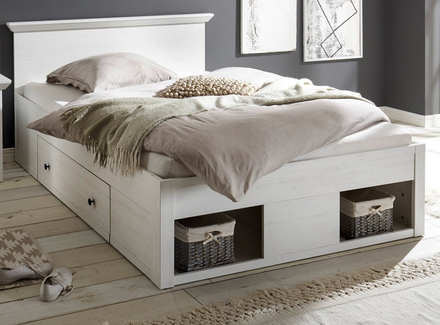 Furn.Design Einzelbett Hooge (Bett in Pinie weiß gekälkt, Liegefläche 140 x 200 cm), inkl. 2x Bettschubkasten, Landhausstil modern von Furn.Design