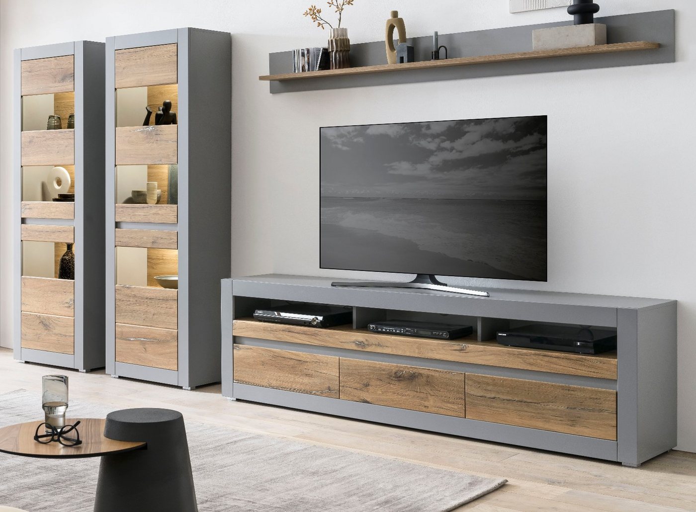 Furn.Design Wohnwand Tamaris, (Set 4-teilig, matt grau und Eiche), großes TV Lowboard 217 cm, Türen und Auszüge mit Soft-Close von Furn.Design
