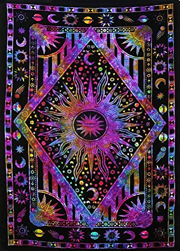 ICC Wandteppich mit brennender Sonne lila für Schlafzimmer ästhetisch Tierkreiszeichen Mandala Tarot Baumwolle himmlische Wanddekoration Wandteppiche trippiger Boho-Wandteppich Hippie 137 x 152 cm. ICC Wandteppich mit brennender Sonne lila für Schlafzimmer ästhetisch Tierkreiszeichen Mandala Tarot Baumwolle himmlische Wanddekoration Wandteppiche trippiger Boho-Wandteppich Hippie 137 x 152 cm. von INDIAN CRAFT CASTLE