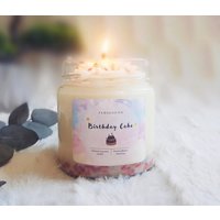 Birthday Cake Duftkerze Im Glas Sojawachs Handmade Vegan Personalisierbar Knister Holzdocht Geschenkbox Geburtstagsgeschenk Dessert Kerze von INDIGOFOXCandles