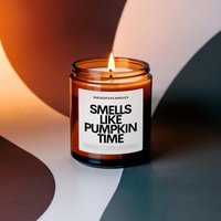 Herbst Duftkerze Smells Like Pumpkin Time Sojawachs Glas Kerze Holzdocht Spice Latte Kürbiskuchen Patch Halloween Geschenk von INDIGOFOXCandles