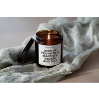 Lustige Spruch Duftkerze Master Abschluss Sojawachs Abschlussgeschenk Universität Studium Beste Freundin Personalisierbar Geschenkbox von INDIGOFOXCandles