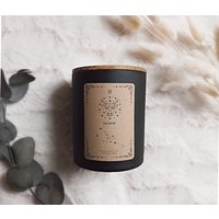 Zodiac Sojawachs Duftkerze Im Glas Holzdeckel Knister Holzdocht Sternzeichen Geburtstagsgeschenk Personalisierbar Gemütlich Herbst Pumpkin von INDIGOFOXCandles