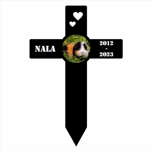 INDIGOS UG - Grabschmuck Meerschweinchen - 30 cm - Kreuz - wetterfester Gedenkpfahl als Grabstecker - Text und Datum - Schilder selbst gestalten Wunschname & Datum - Trauer, Haustier von INDIGOS UG