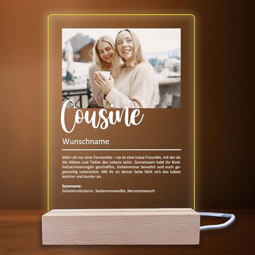 INDIGOS UG - LED Lampe personalisiert - Cousine Definition - Bild mit Wunschtext - Wunschname - personalisiertes Nachtlicht - Geschenk, Geburtstag, Weihnachten - optionale Lampe warmweiß INDIGOS UG - LED Lampe personalisiert - Cousine Definition - Bild mit Wunschtext - Wunschname - personalisiertes Nachtlicht - Geschenk, Geburtstag, Weihnachten - optionale Lampe warmweiß von INDIGOS UG