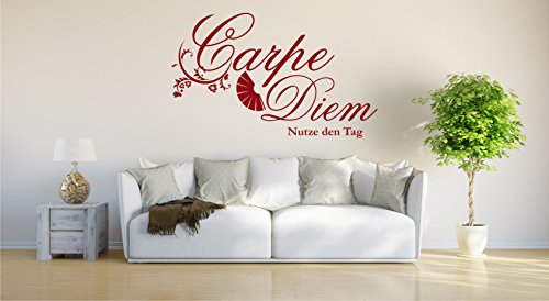 INDIGOS UG - Wandtattoo Wohnzimmer - Wandaufkleber Carpe Diem - Genieße den Tag - 120x76cm dunkelrot E933 - Aufkleber Kinderzimmer Schlafzimmer Küche Badezimmer Büro Dekoration von INDIGOS UG